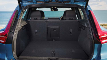 Volvo XC40 facelift boot