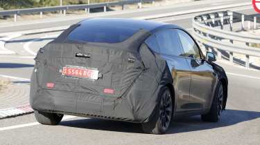 Tesla Model Y 2025 facelift spy shot rear quarter