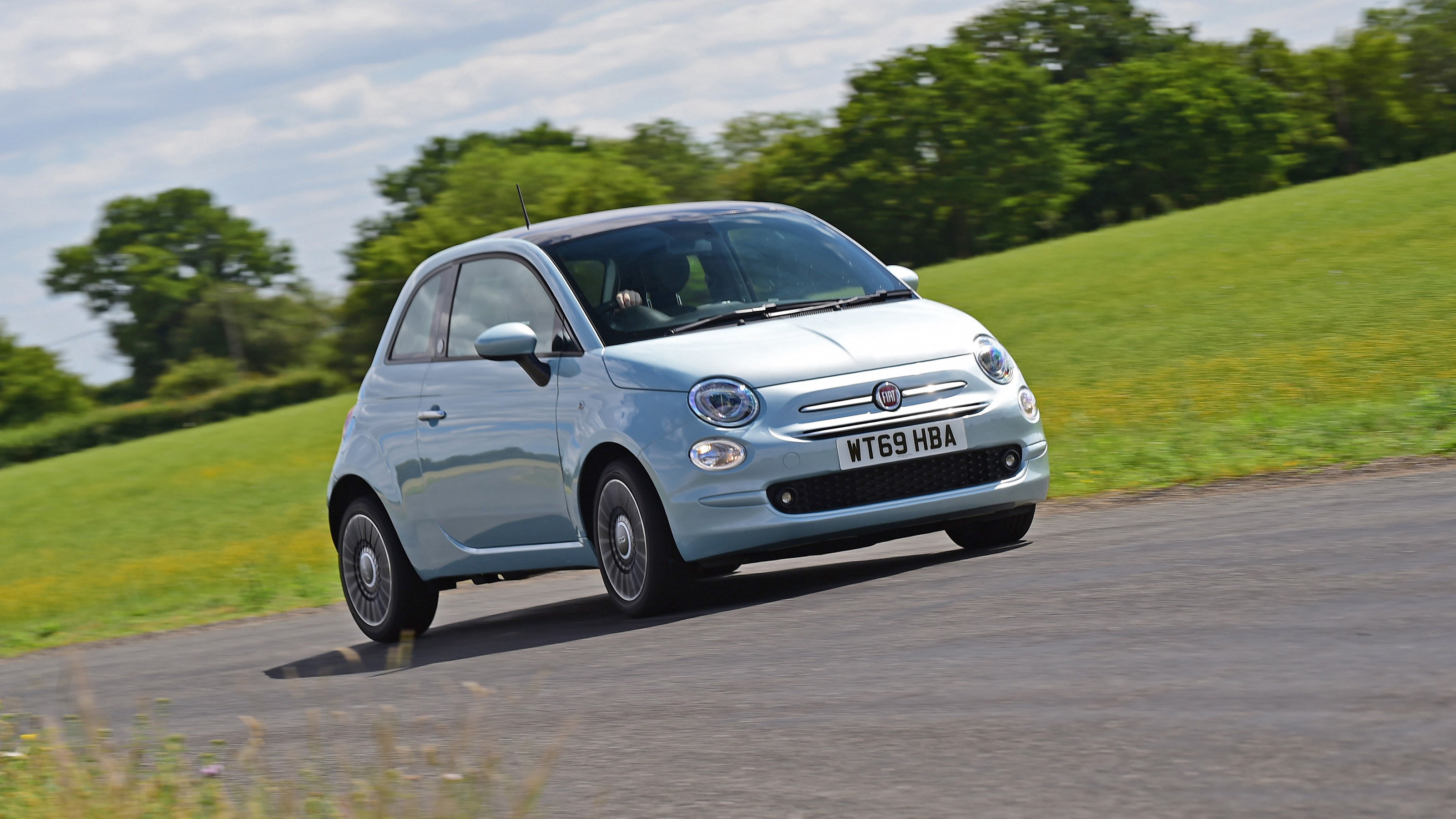 Discontinued Fiat 500 Lounge Features & Specs