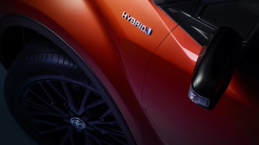 2020 Toyota CH-R Hybrid - wing details