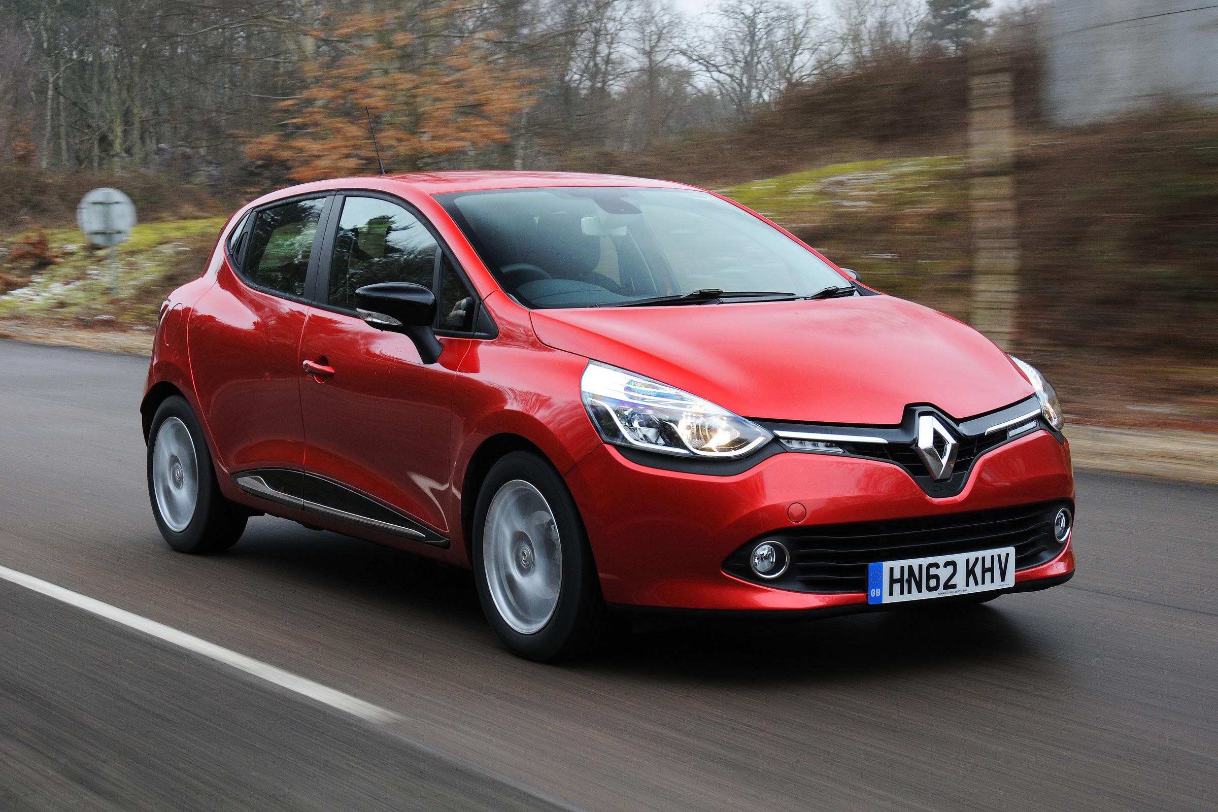 Verdwijnen toelage Weggegooid Renault Clio hatchback 2014 pictures | Carbuyer