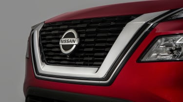 Nissan Rogue (X-Trail) grille