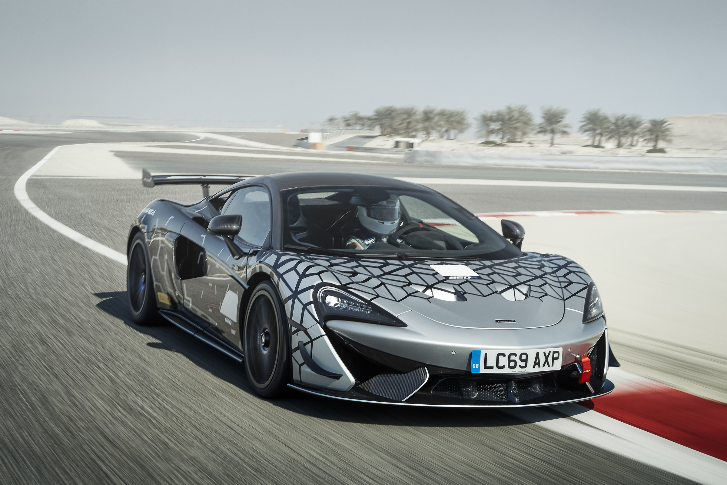 Track-focused McLaren 620R revealed - pictures | Carbuyer