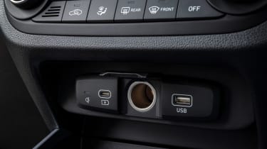 Hyundai i10 facelift USB chargers