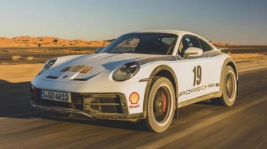 Porsche 911 Dakar front 3/4 tracking