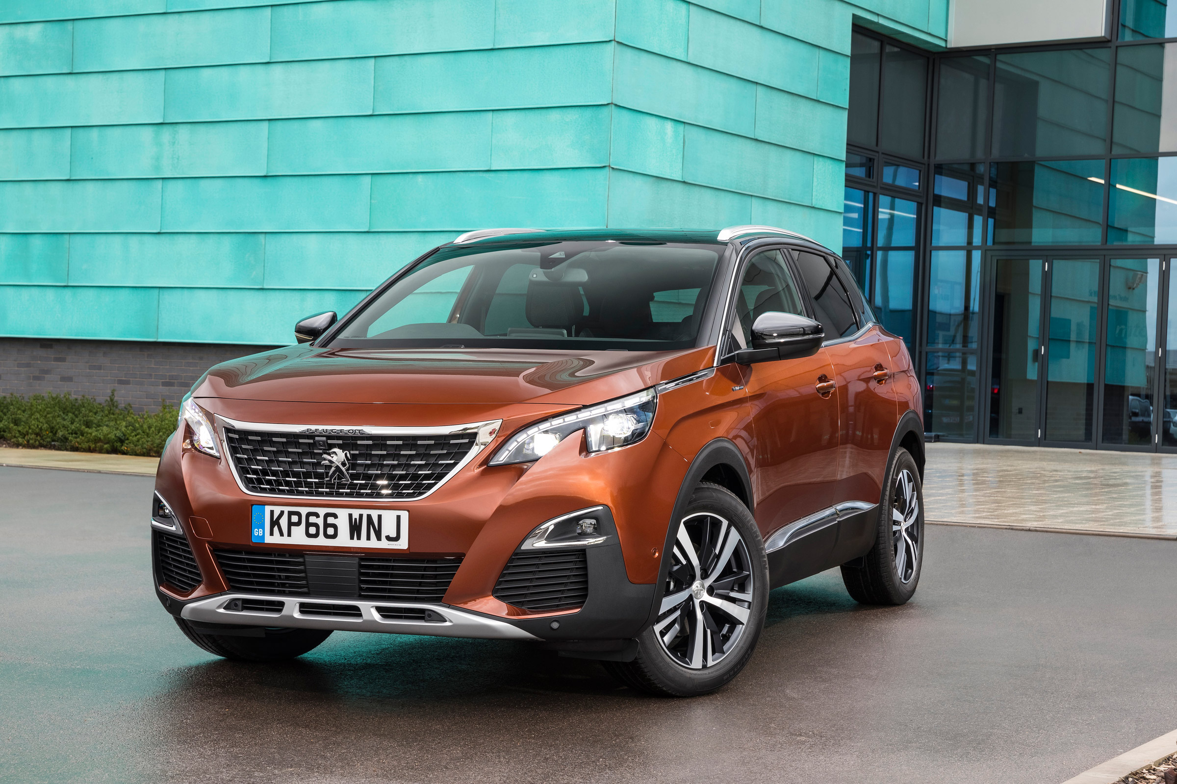 Peugeot 3008 Suv Carbuyer Car Of The Year 2017 Pictures Carbuyer