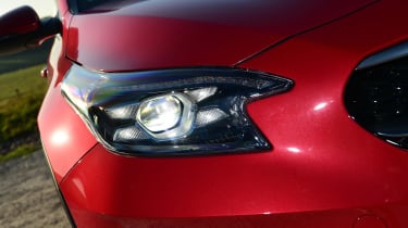 Kia XCeed hatchback headlights