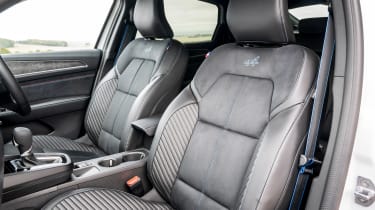 Renault Arkana facelift front seats