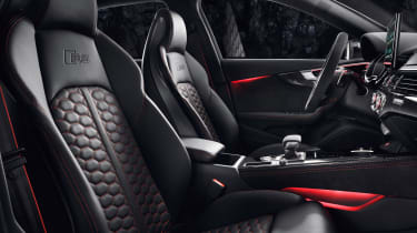 Audi RS4 Avant front seats