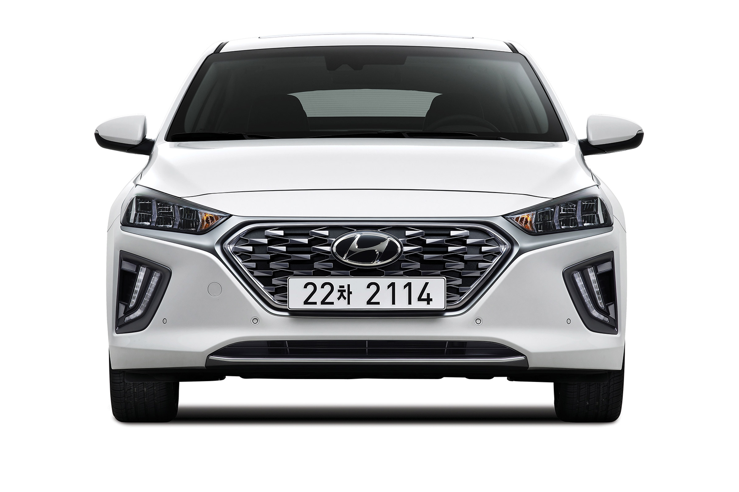 Boekhouding veerboot criticus Hyundai Ioniq Hybrid and Ioniq Plug-in 2019: prices, specification and  release date | Carbuyer