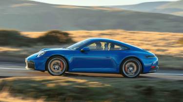 Porsche 911 Carrera GTS side panning