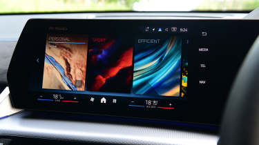 BMW iX2 infotainment