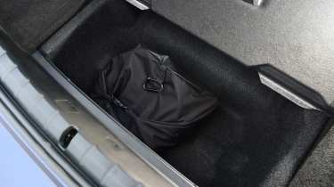 BMW i7 storage