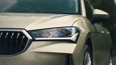 Skoda Superb Estate headlight