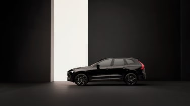 Volvo XC60 Black Edition side view