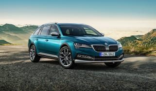 2019 Skoda Scout Superb - front view 