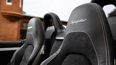 Porsche 718 Boxster Spyder seats