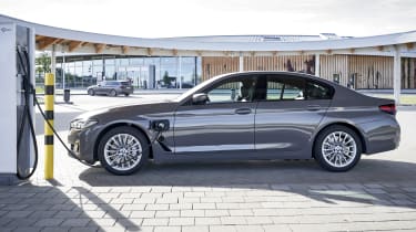BMW 520e charging 