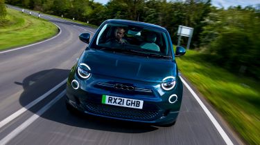 Fiat 500 electric front tracking