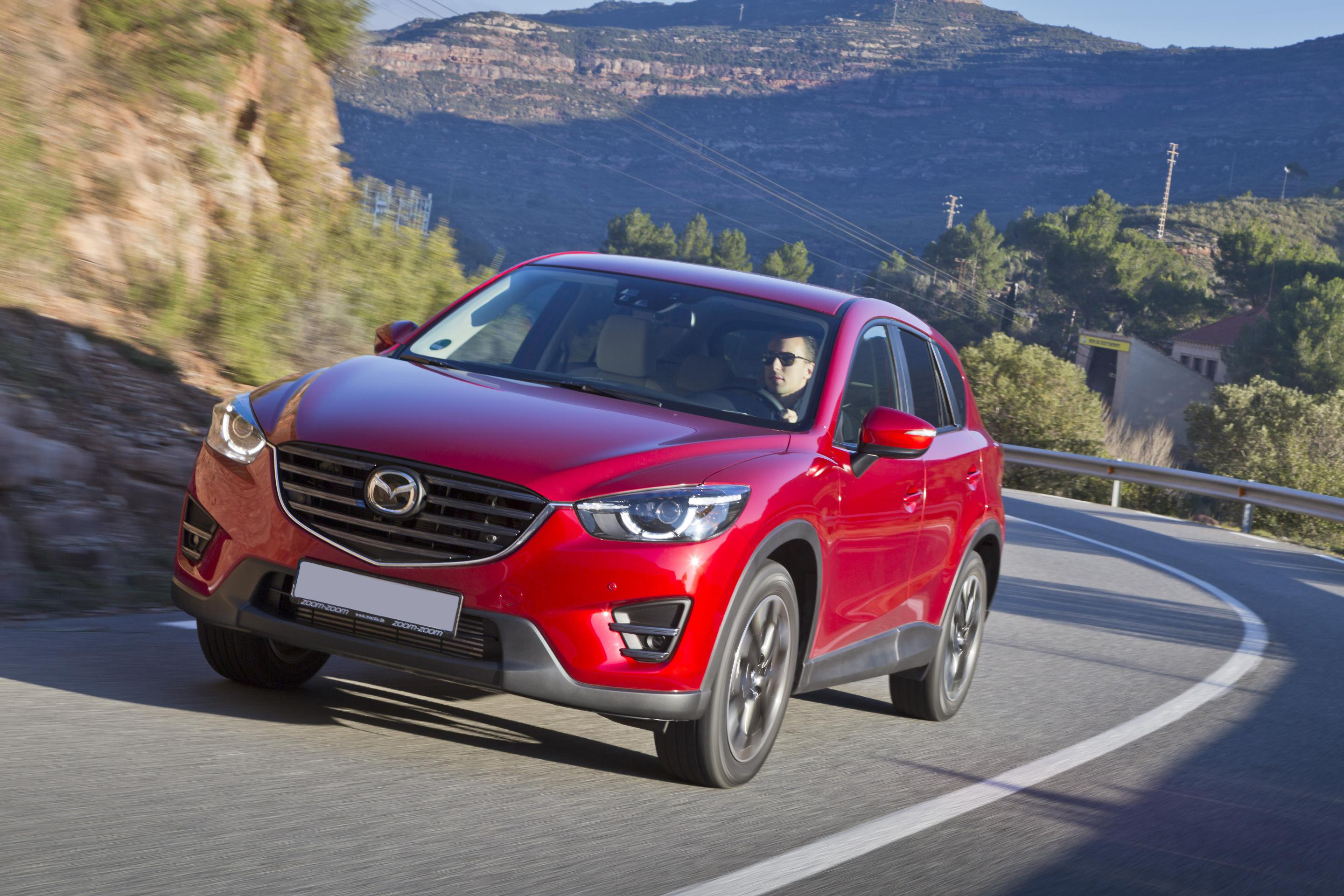 Mazda CX-5 SUV 2015 pictures | Carbuyer