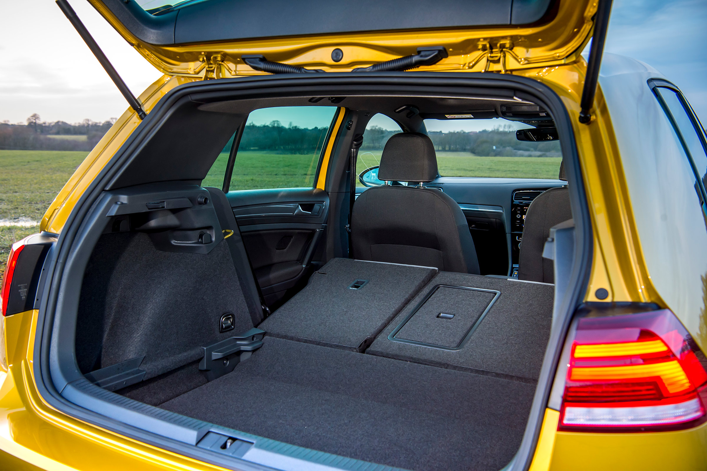Volkswagen Golf hatchback 2020 - boot | Carbuyer