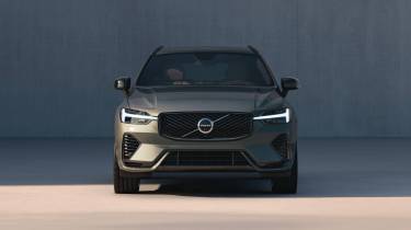 2025 Volvo XC60 front