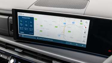 Hyundai Santa Fe UK infotainment