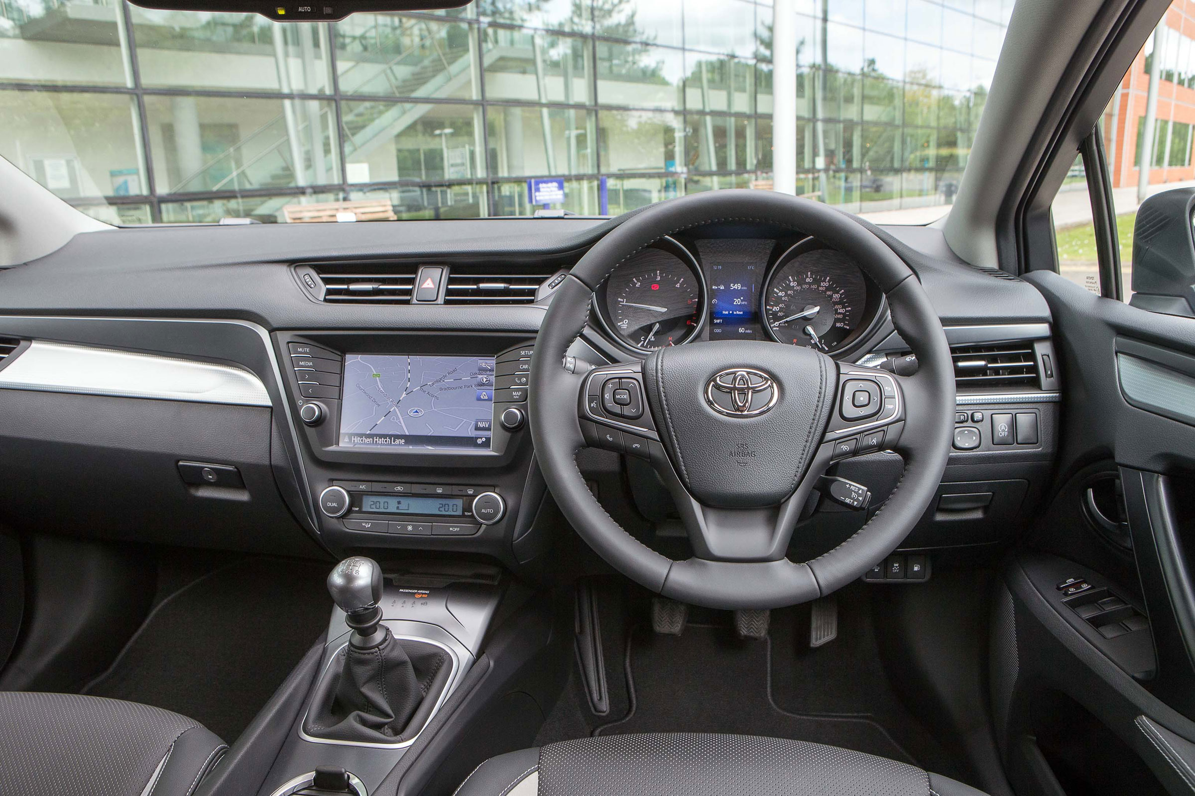 Toyota avensis салон