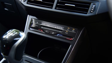 Volkswagen Polo - climate control panel 