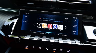 Peugeot 508 SW estate infotainment system