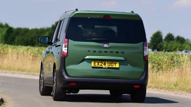 Ford Tourneo Courier rear tracking