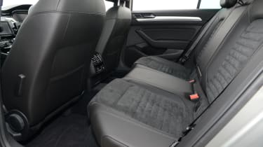 vVolkswagen Passat GTE - rear seats