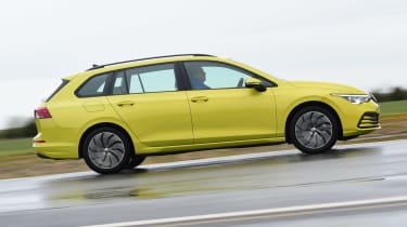Volkswagen Golf Estate side panning