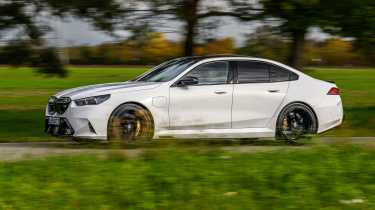 BMW M5 saloon panning