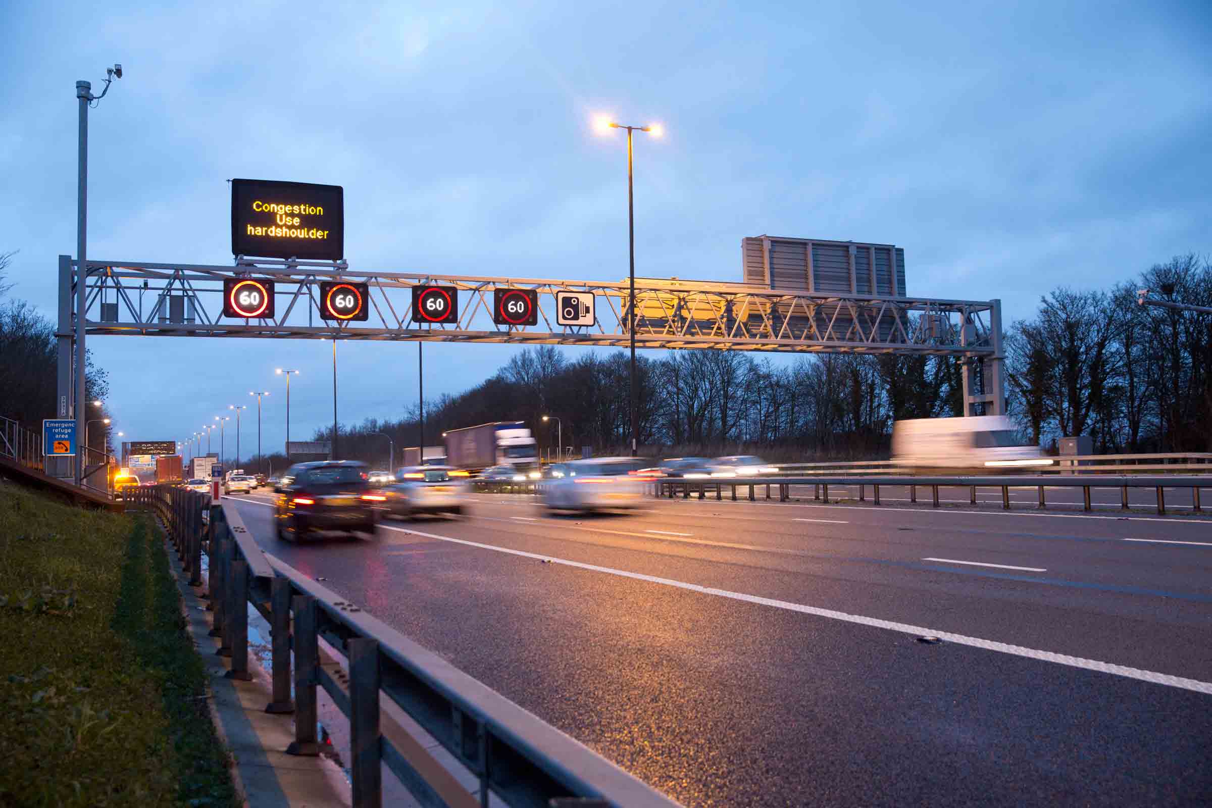 what-is-a-smart-motorway-variable-speed-limits-explained-carbuyer