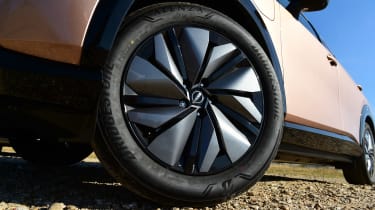 Nissan Ariya SUV alloy wheels