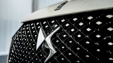 New DS 7 grille