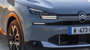 Citroen C4 facelift headlight