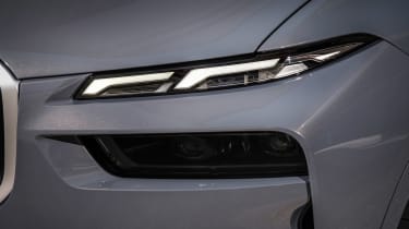 BMW X7 facelift headlight
