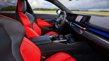 BMW M5 Touring side interior