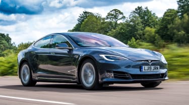 Tesla Model S saloon front 3/4 tracking