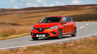 Le migliori piccole auto ibride 10 valencia orange all new clio dean smith uk 06.09.19 driving 37
