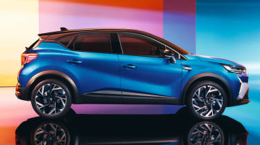 Renault Captur facelift blue side profile