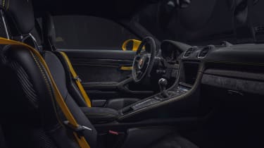 Porsche 718 Cayman GT4 - interior 