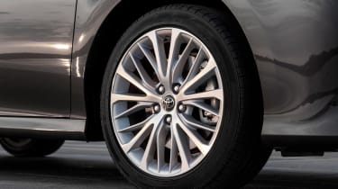 Toyota Camry saloon alloy wheels