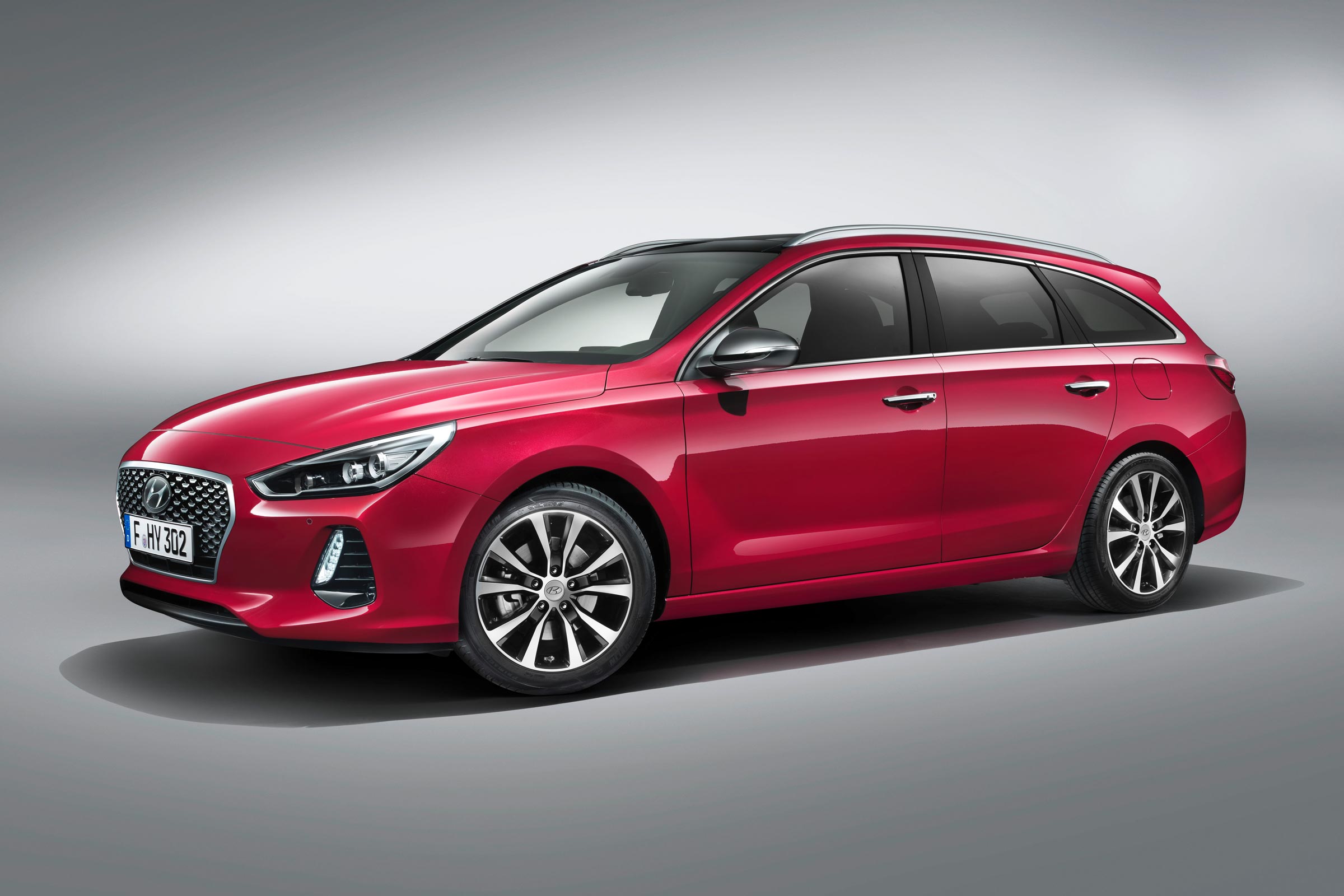 2017 Hyundai i30 Wagon estate release pictures Carbuyer