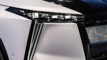 DS No8 headlight