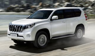 Toyota Land Cruiser SUV 2014 front quarter