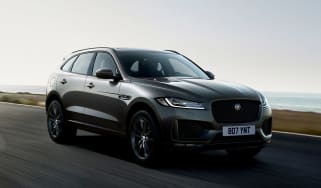 Jaguar F-Pace Chequered Flag Edition front tracking