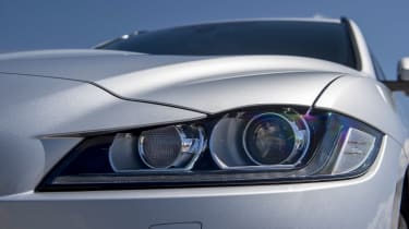 2016 Jaguar F-Pace headlight